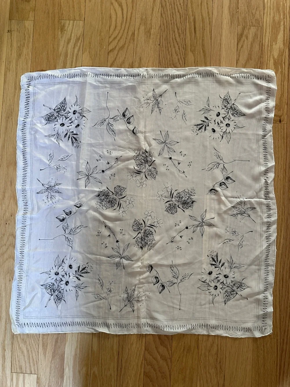 VINTAGE BLACK WHITE SILK FLORAL SCARF 30' NICE SCARF